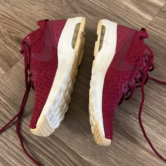 Nike AIR MAX Motion Women’s 6.5 Red Wine White - Picture 5 of 12